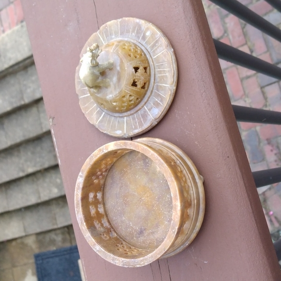 Little Elephant Trinket Box Handcrafted in India - Picture 3 of 5